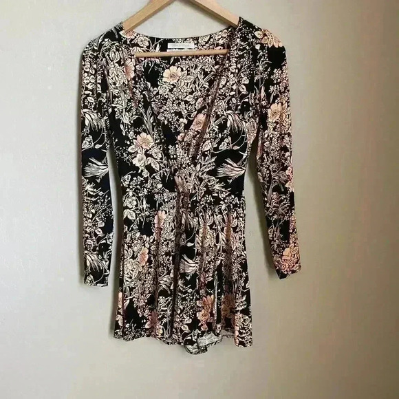 Urban Outfitters Long Sleeve Floral Print Romper‎ Size XS - Picture 1 of 14